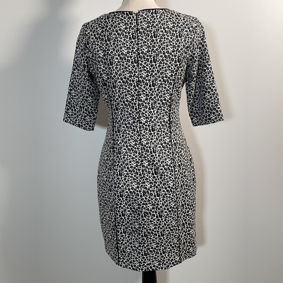 BANANA Republic Black White Printed Round Neck Half Sleeve Sheath Dress 2 - Picture 7 of 8